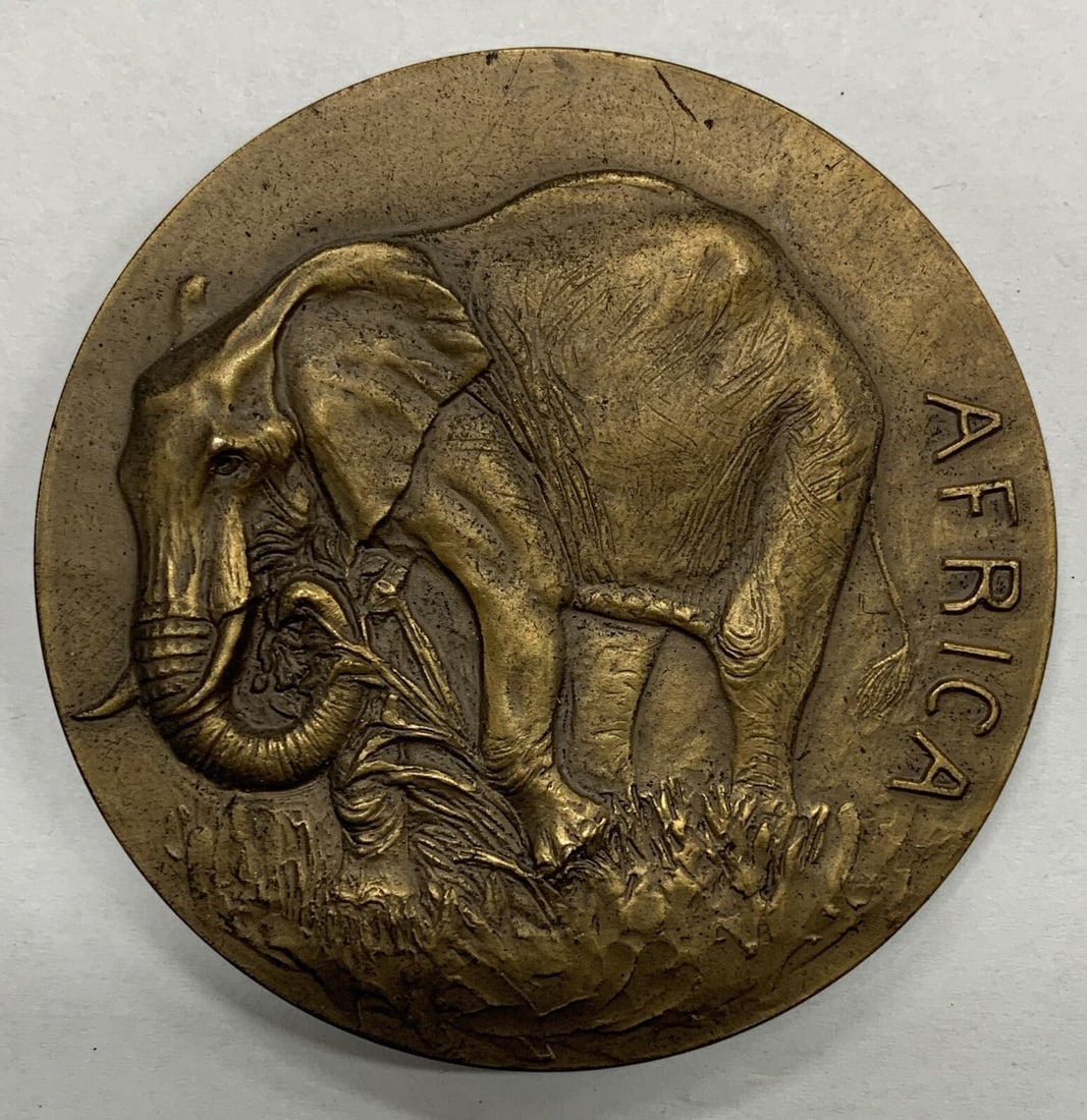 Bronze Africa Water Hole Medal Society of Medalists 27th Issue 3 Inch: Bronze Africa Water Hole Medal Society of Medalists 27th Issue 3 Inch This is the Society of Medalists Africa Water Hole medal, 27th issue. Crafted in bronze, this collectible medal was produced in th