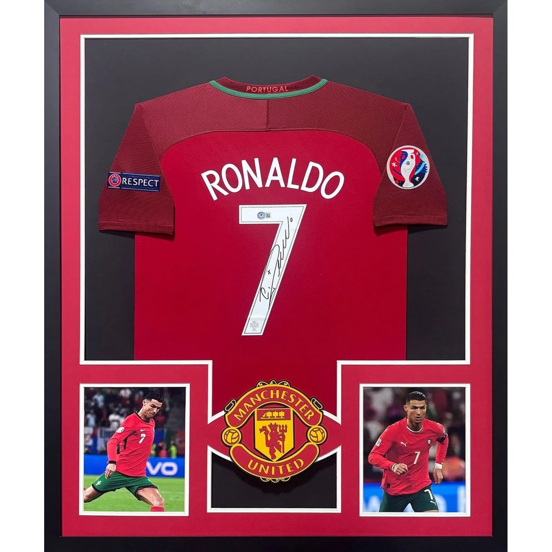 Framed Manchester United Jersey Signed by Cristiano Ronaldo Beckett Authenticated (1 of 2)