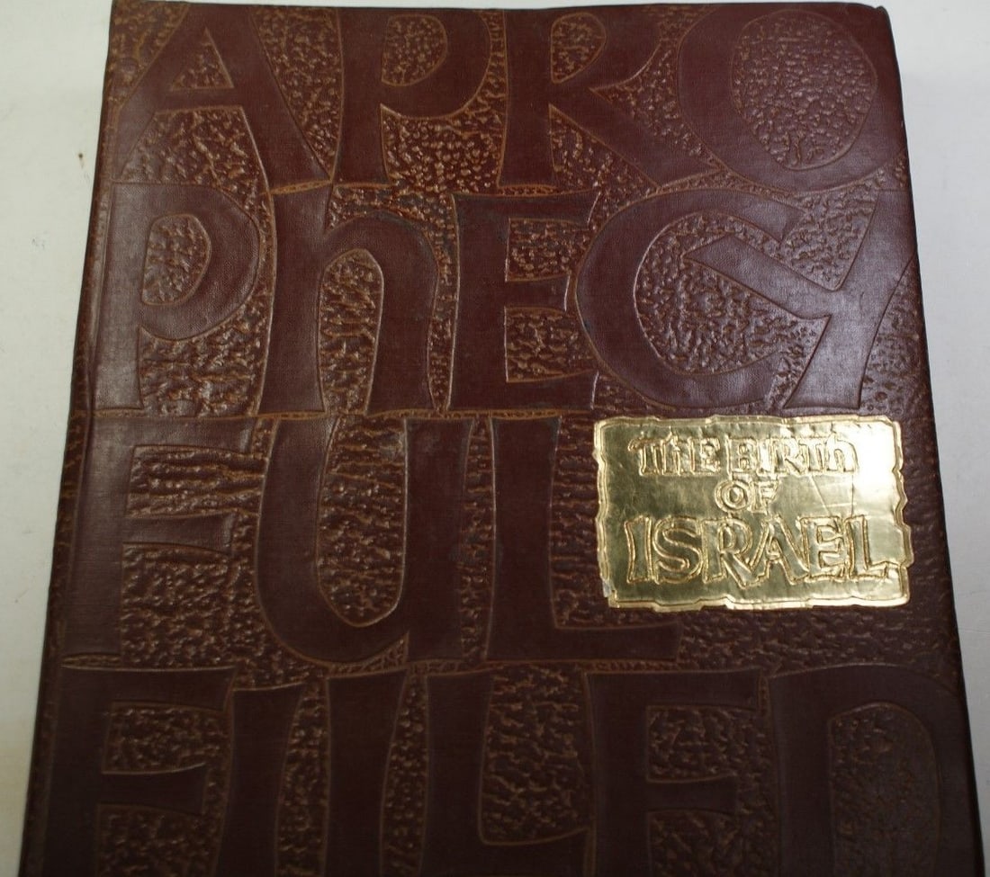 Set of 30 Uncirculated Israel State Silver Medals Commemorating Nation's Founding: Set of 30 Uncirculated Israel State Silver Medals Commemorating Nation's Founding This set includes 30 brilliant uncirculated sterling silver state medals from Israel, each housed in a book. The medal