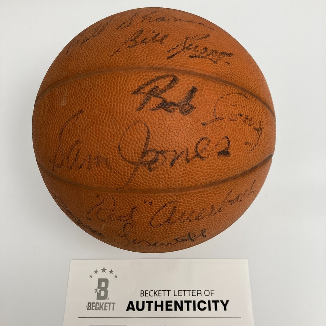 1960-61 Boston Celtics Signed Vintage Basketball with Beckett COA: 1960-61 Boston Celtics Signed Vintage Basketball with Beckett COA Celebrate the legendary 1960-61 Boston Celtics with this vintage official basketball, signed by the entire championship team. This rem