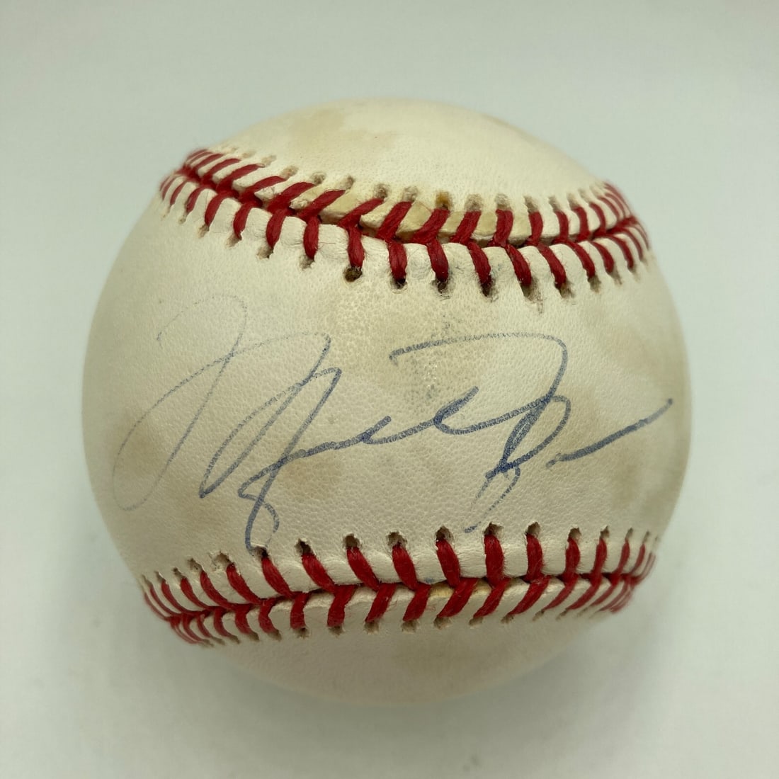 Michael Jordan 1994 Signed National League Baseball JSA COA: Michael Jordan 1994 Signed National League Baseball JSA COA This is an original 1994 Official National League Baseball signed by basketball legend Michael Jordan, featuring an authentic signature veri