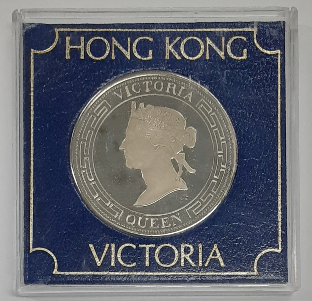 1984 Silver Plated Proof Hong Kong Queen Victoria Medal with Case: 1984 Silver Plated Proof Hong Kong Queen Victoria Medal with Case This is a 1984 Hong Kong Queen Victoria proof medal crafted with a silver plated composition. The medal is uncirculated and comes in i