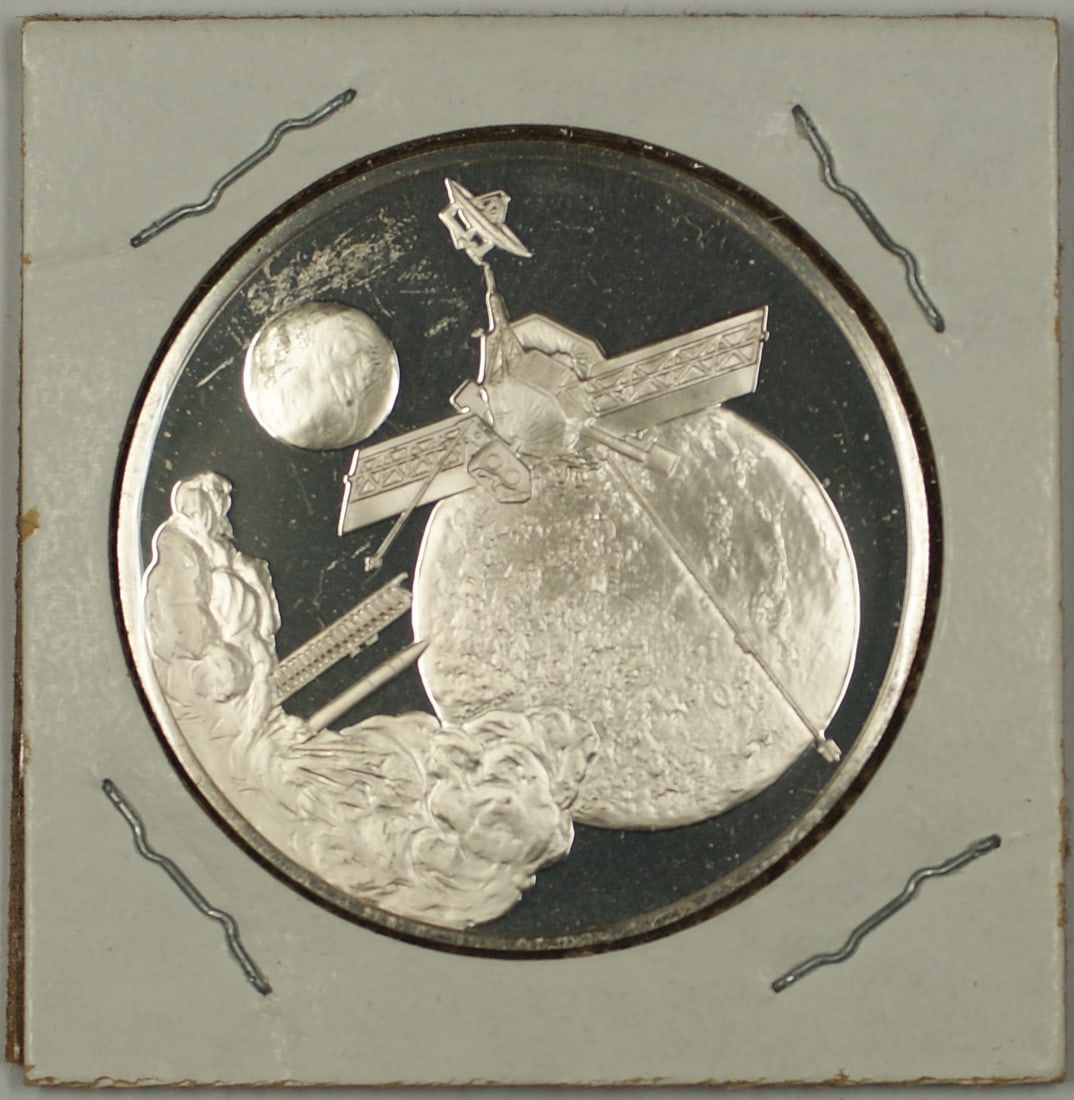 Silver Commemorative Medal Honoring US Space Program Postmasters of America: Silver Commemorative Medal Honoring US Space Program Postmasters of America This Postmasters of America Commemorative Issue silver medal celebrates the US Space Program. The medal is uncirculated and