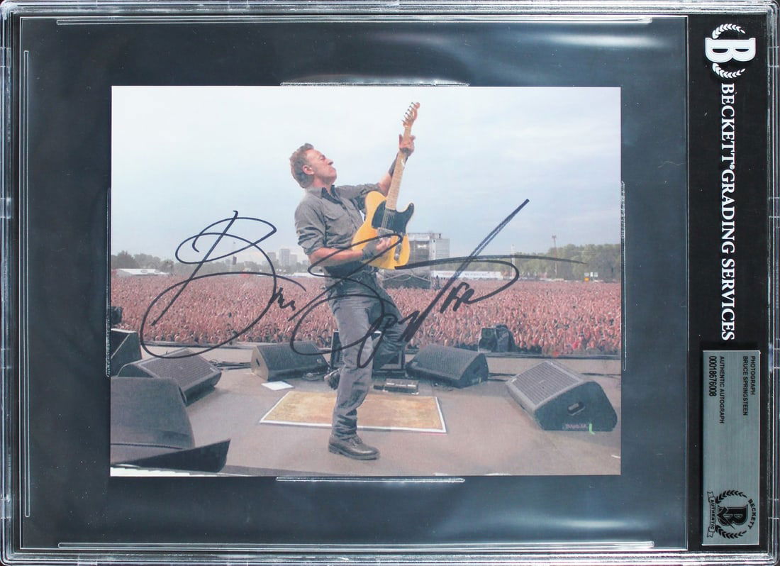 Bruce Springsteen Signed 6x8 Photo Slabbed Beckett Authenticated: Bruce Springsteen Signed 6x8 Photo Slabbed Beckett Authenticated This authentic 6x8 photograph features the signature of the legendary Bruce Springsteen, making it a must-have for fans and collectors
