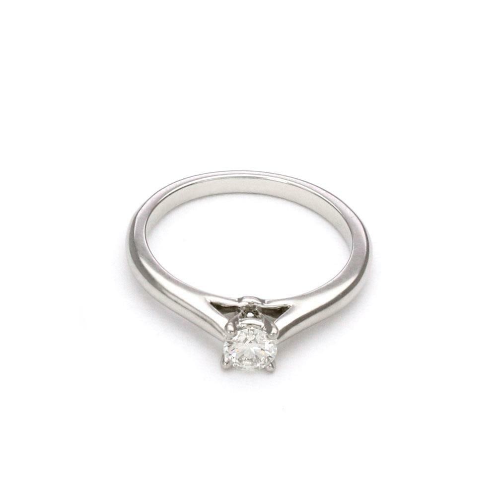 Cartier 0.18ct Diamond Platinum Engagement Ring GIA Certified Size 45: Cartier 0.18ct Diamond Platinum Engagement Ring GIA Certified Size 45 This exquisite engagement ring by Cartier is a stunning blend of elegance and craftsmanship. Made from premium platinum, it featur