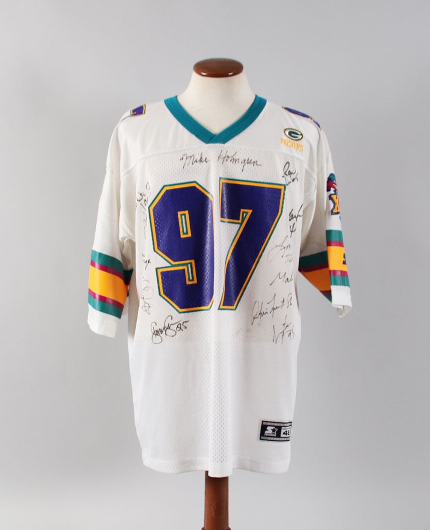 1996 Green Bay Packers Super Bowl Champs Signed Jersey Brett Favre Reggie White JSA COA: 1996 Green Bay Packers Super Bowl Champs Signed Jersey Brett Favre Reggie White JSA COA Celebrate the legacy of the 1996 Green Bay Packers with this original team-signed jersey, featuring 12 signature