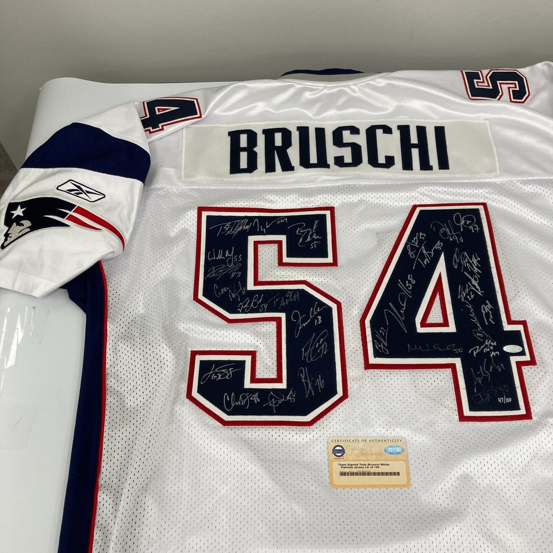 Tom Brady 2004 New England Patriots Team Signed Jersey 47/100 Steiner COA: Tom Brady 2004 New England Patriots Team Signed Jersey 47/100 Steiner COA Celebrate the New England Patriots' historic victory with this authentic 2004 Super Bowl Champions team-signed jersey featurin