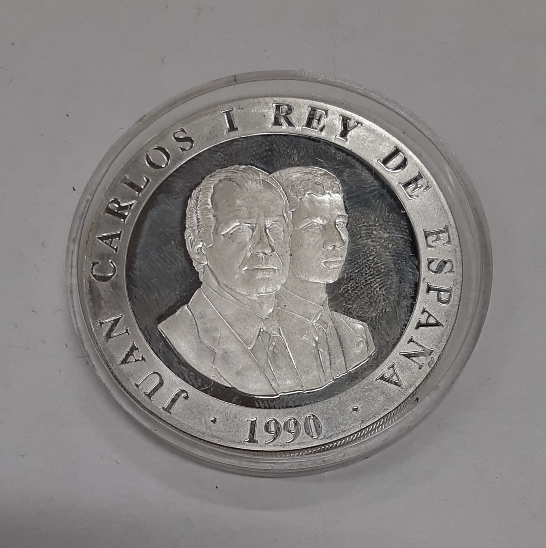 Barcelona Olympics 2000 Peseta Silver Commemorative Coin Spain 1990: Barcelona Olympics 2000 Peseta Silver Commemorative Coin Spain 1990 This 1990 Spain 2000 Peseta silver coin commemorates the 1992 Barcelona Olympics. Minted in Spain with 0.925 fineness silver, this u