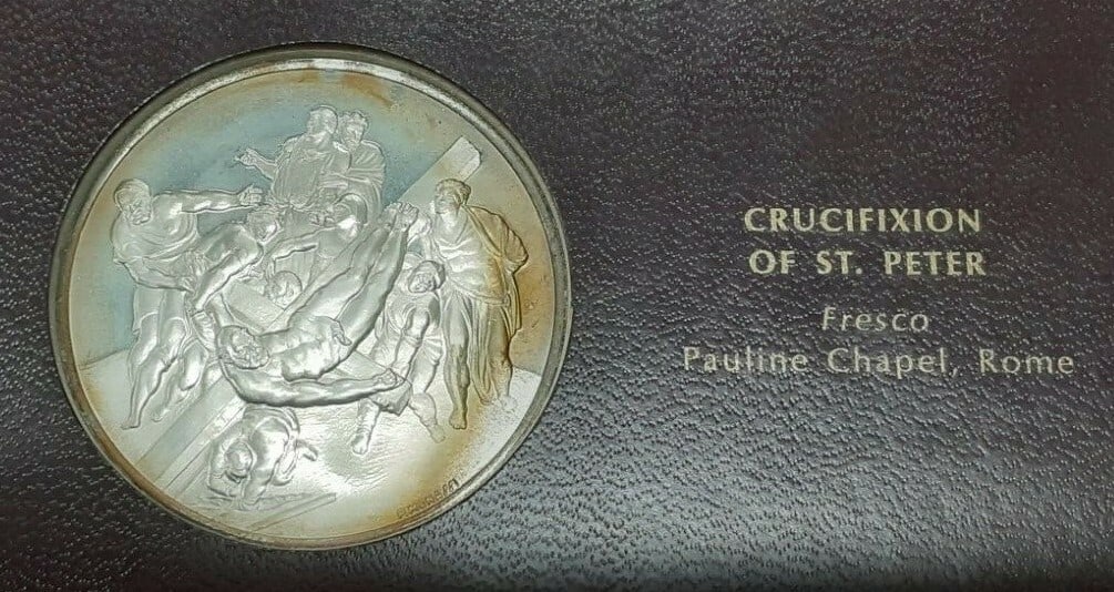 Genius of Michelangelo .925 Silver Medal Featuring Crucifixion of St Peter: Genius of Michelangelo .925 Silver Medal Featuring Crucifixion of St Peter This Franklin Mint Genius of Michelangelo proof medal was produced in 1970 as part of a limited set. The medal is struck in s