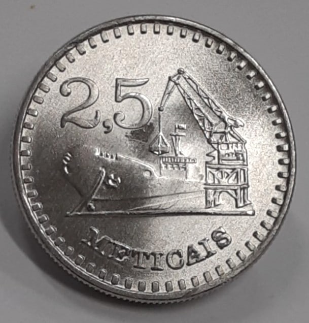 Roll of 37 Uncirculated 1986 Mozambique 2.5 Meticais Aluminum Coins KM 100: Roll of 37 Uncirculated 1986 Mozambique 2.5 Meticais Aluminum Coins KM 100 This is a roll of 37 uncirculated 1986 Mozambique 2.5 Meticais coins, each composed of aluminum. These coins correspond to KM