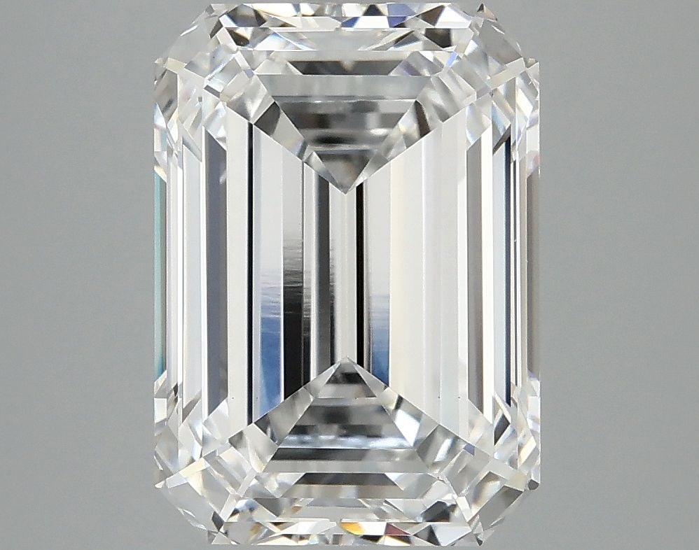 Loose Diamond - EMERALD 5.08ct E VS1: Loose Diamond - EMERALD 5.08ct E VS1 Source: This is a real non-mined Diamond that has been grown in a lab Shape: EMERALD Carats: 5.08 Color: E Clarity: VS1 Certification: IGI Video:
