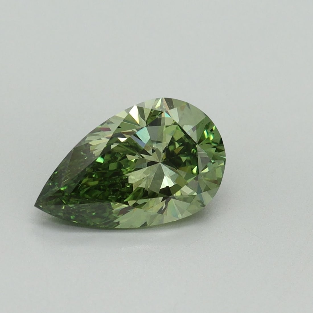 Loose Diamond - PEAR 1.52ct Fancy Vivid Green VS2: Loose Diamond - PEAR 1.52ct Fancy Vivid Green VS2 Source: This is a real non-mined Diamond that has been grown in a lab Shape: PEAR Carats: 1.52 Color: Fancy Vivid Green Certification: IGI Video: