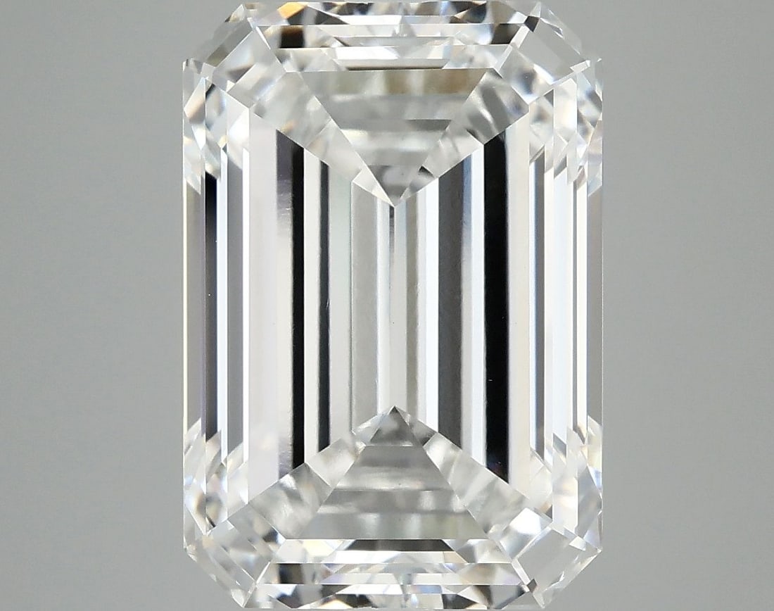 Loose Diamond - EMERALD 8.31ct E VVS2: Loose Diamond - EMERALD 8.31ct E VVS2 Source: This is a real non-mined Diamond that has been grown in a lab Shape: EMERALD Carats: 8.31 Color: E Clarity: VVS2 Certification: IGI Video: