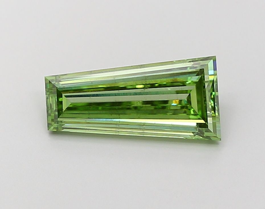Loose Diamond - TAPERED BAGUETTE 2.25ct Fancy Vivid Green VS2: Loose Diamond - TAPERED BAGUETTE 2.25ct Fancy Vivid Green VS2 Source: This is a real non-mined Diamond that has been grown in a lab Shape: TAPERED BAGUETTE Carats: 2.25 Color: Fancy Vivid Green