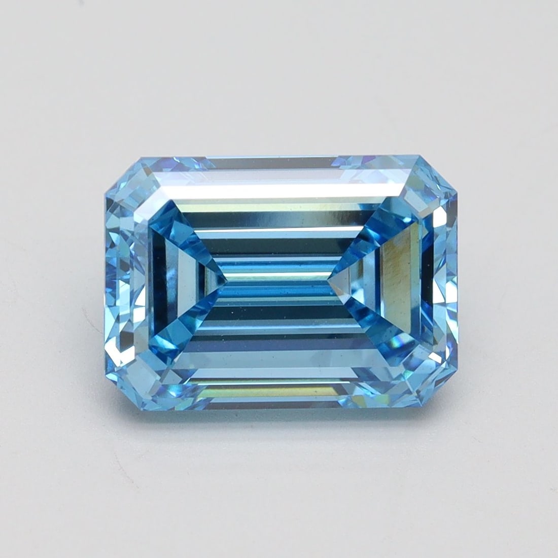 Loose Diamond - EMERALD 4.17ct Fancy Vivid Blue VS1: Loose Diamond - EMERALD 4.17ct Fancy Vivid Blue VS1 Source: This is a real non-mined Diamond that has been grown in a lab Shape: EMERALD Carats: 4.17 Color: Fancy Vivid Blue Certification: IGI Video:
