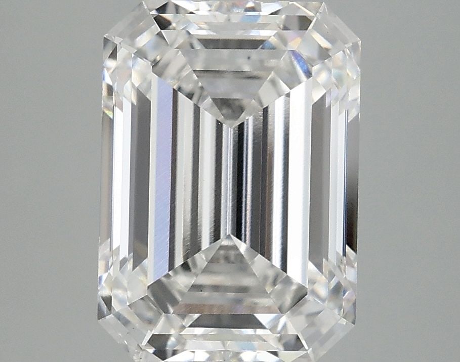 Loose Diamond - EMERALD 4.09ct E VS1: Loose Diamond - EMERALD 4.09ct E VS1 Source: This is a real non-mined Diamond that has been grown in a lab Shape: EMERALD Carats: 4.09 Color: E Clarity: VS1 Certification: IGI Video: