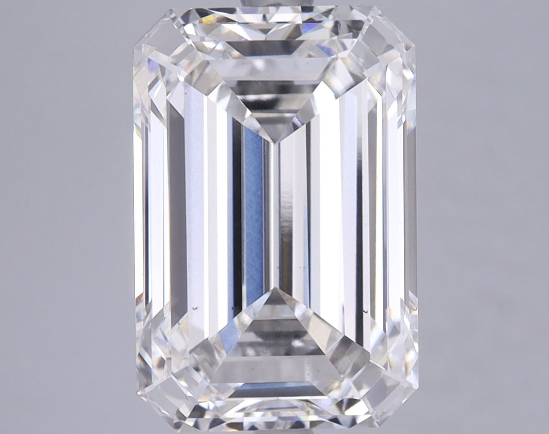 Loose Diamond - EMERALD 5.83ct F VS1: Loose Diamond - EMERALD 5.83ct F VS1 Source: This is a real non-mined Diamond that has been grown in a lab Shape: EMERALD Carats: 5.83 Color: F Clarity: VS1 Certification: IGI Video: