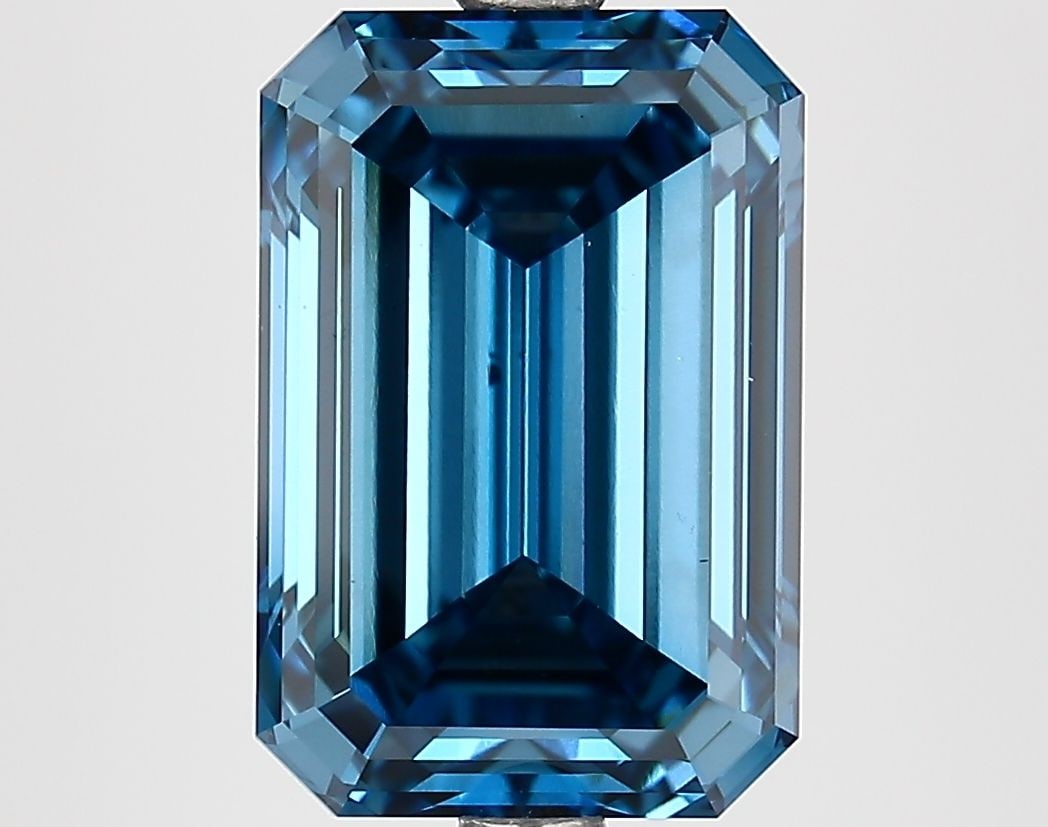 Loose Diamond - EMERALD 4.02ct Fancy Vivid Pink VS1: Loose Diamond - EMERALD 4.02ct Fancy Vivid Pink VS1 Source: This is a real non-mined Diamond that has been grown in a lab Shape: EMERALD Carats: 4.02 Color: Fancy Vivid Pink Certification: IGI