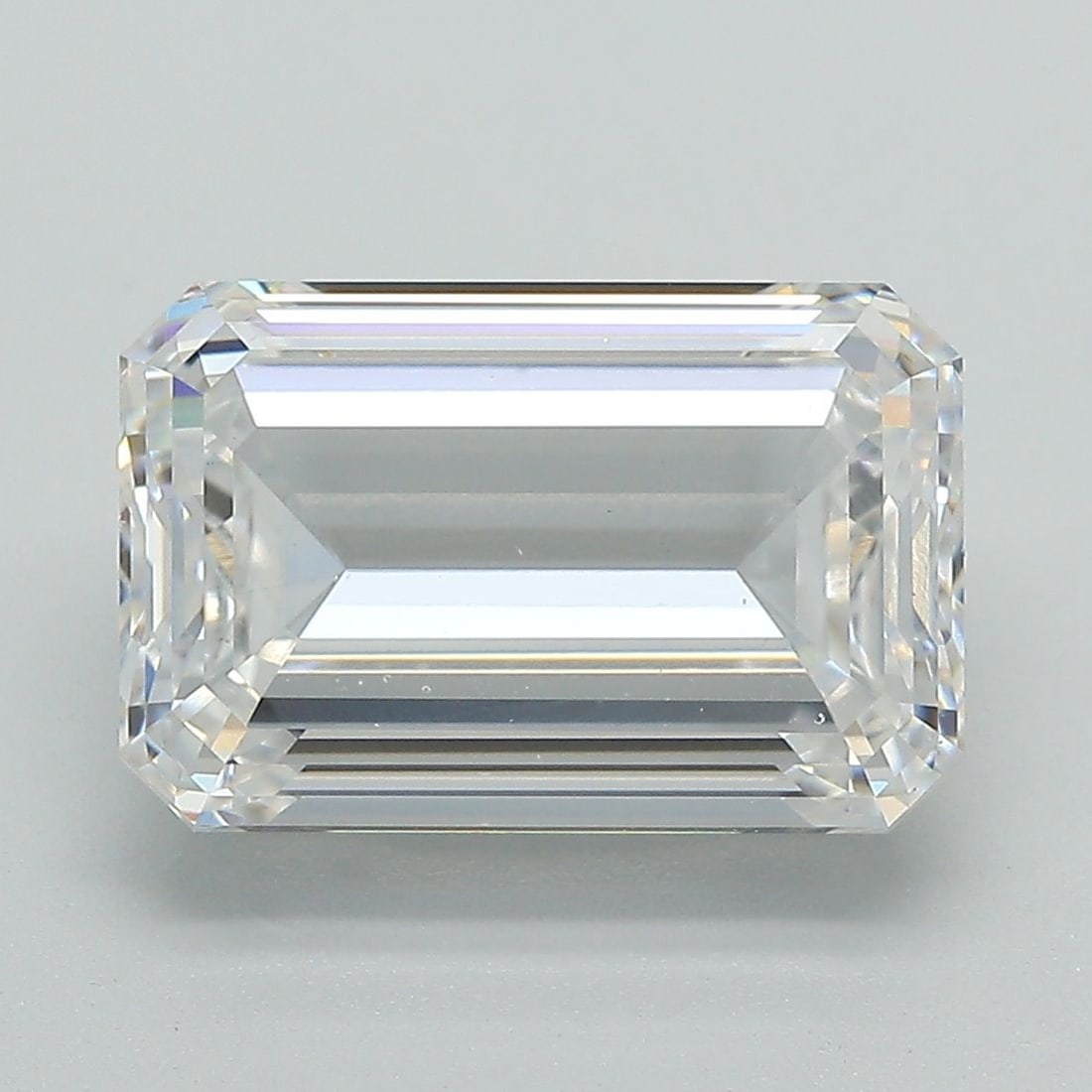 Loose Diamond - EMERALD 5.0ct E VS2: Loose Diamond - EMERALD 5.0ct E VS2 Source: This is a real non-mined Diamond that has been grown in a lab Shape: EMERALD Carats: 5.0 Color: E Clarity: VS2 Certification: IGI Video: