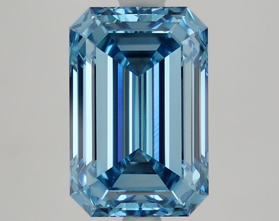 Loose Diamond - EMERALD 4.1ct Fancy Vivid Blue VVS2: Loose Diamond - EMERALD 4.1ct Fancy Vivid Blue VVS2 Source: This is a real non-mined Diamond that has been grown in a lab Shape: EMERALD Carats: 4.1 Color: Fancy Vivid Blue Certification: NONE