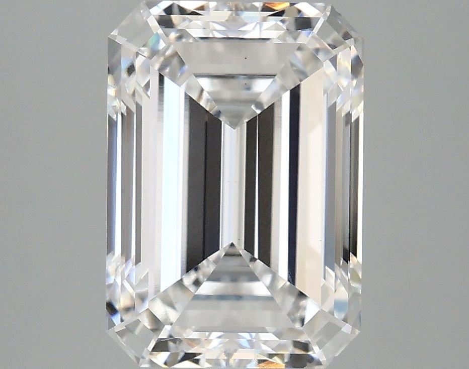 Loose Diamond - EMERALD 4.1ct E VS1: Loose Diamond - EMERALD 4.1ct E VS1 Source: This is a real non-mined Diamond that has been grown in a lab Shape: EMERALD Carats: 4.1 Color: E Clarity: VS1 Certification: IGI Video:
