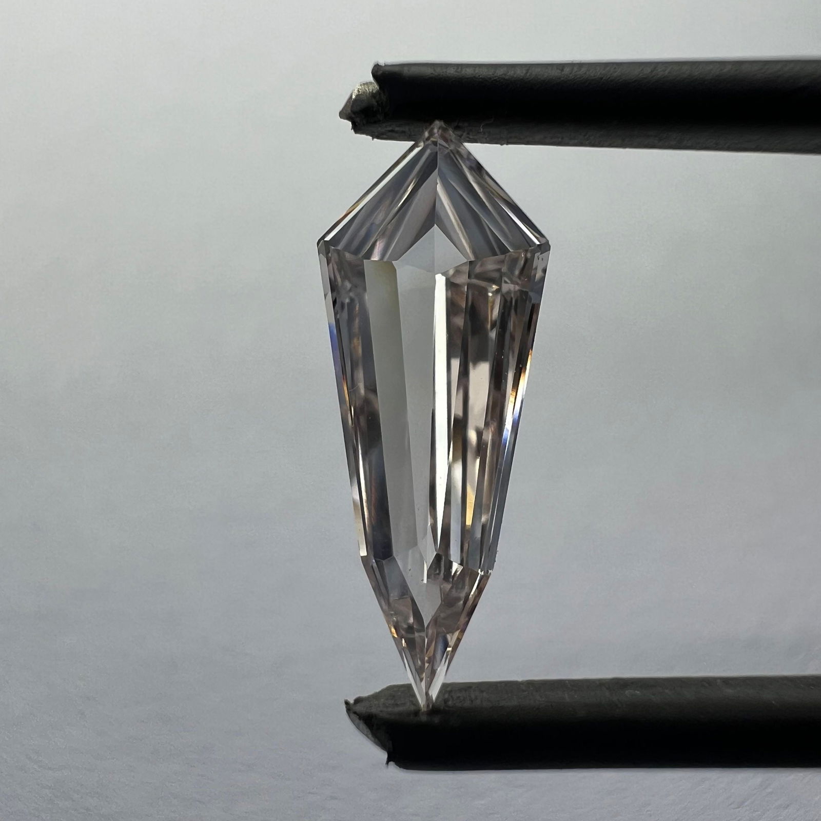 Loose Diamond - KITE 0.88ct Pink VVS2: Loose Diamond - KITE 0.88ct Pink VVS2 Source: This is a real non-mined Diamond that has been grown in a lab Shape: KITE Carats: 0.88 Color: Pink Certification: NONE Additional images available upon re