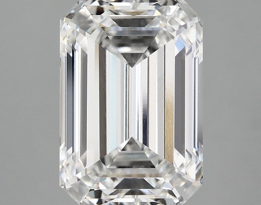 Loose Diamond - EMERALD 3.43ct E VVS2: Loose Diamond - EMERALD 3.43ct E VVS2 Source: This is a real non-mined Diamond that has been grown in a lab Shape: EMERALD Carats: 3.43 Color: E Clarity: VVS2 Certification: IGI Video: