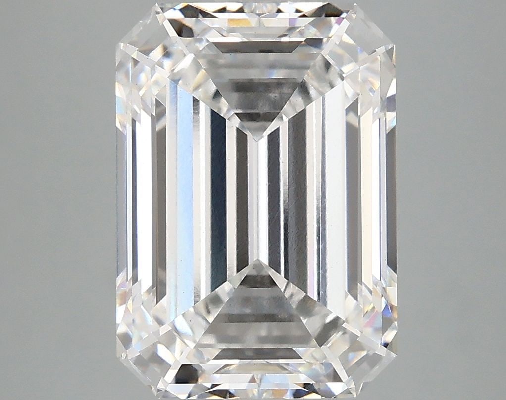 Loose Diamond - EMERALD 5.09ct E VS1: Loose Diamond - EMERALD 5.09ct E VS1 Source: This is a real non-mined Diamond that has been grown in a lab Shape: EMERALD Carats: 5.09 Color: E Clarity: VS1 Certification: IGI Video: