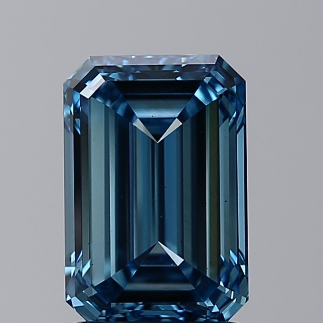 Loose Diamond - EMERALD 2.01ct Fancy Vivid Blue VS1: Loose Diamond - EMERALD 2.01ct Fancy Vivid Blue VS1 Source: This is a real non-mined Diamond that has been grown in a lab Shape: EMERALD Carats: 2.01 Color: Fancy Vivid Blue Certification: IGI Video: