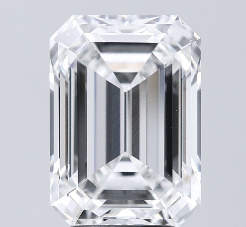 Loose Diamond - EMERALD 5.53ct E VVS2: Loose Diamond - EMERALD 5.53ct E VVS2 Source: This is a real non-mined Diamond that has been grown in a lab Shape: EMERALD Carats: 5.53 Color: E Clarity: VVS2 Certification: IGI Video: