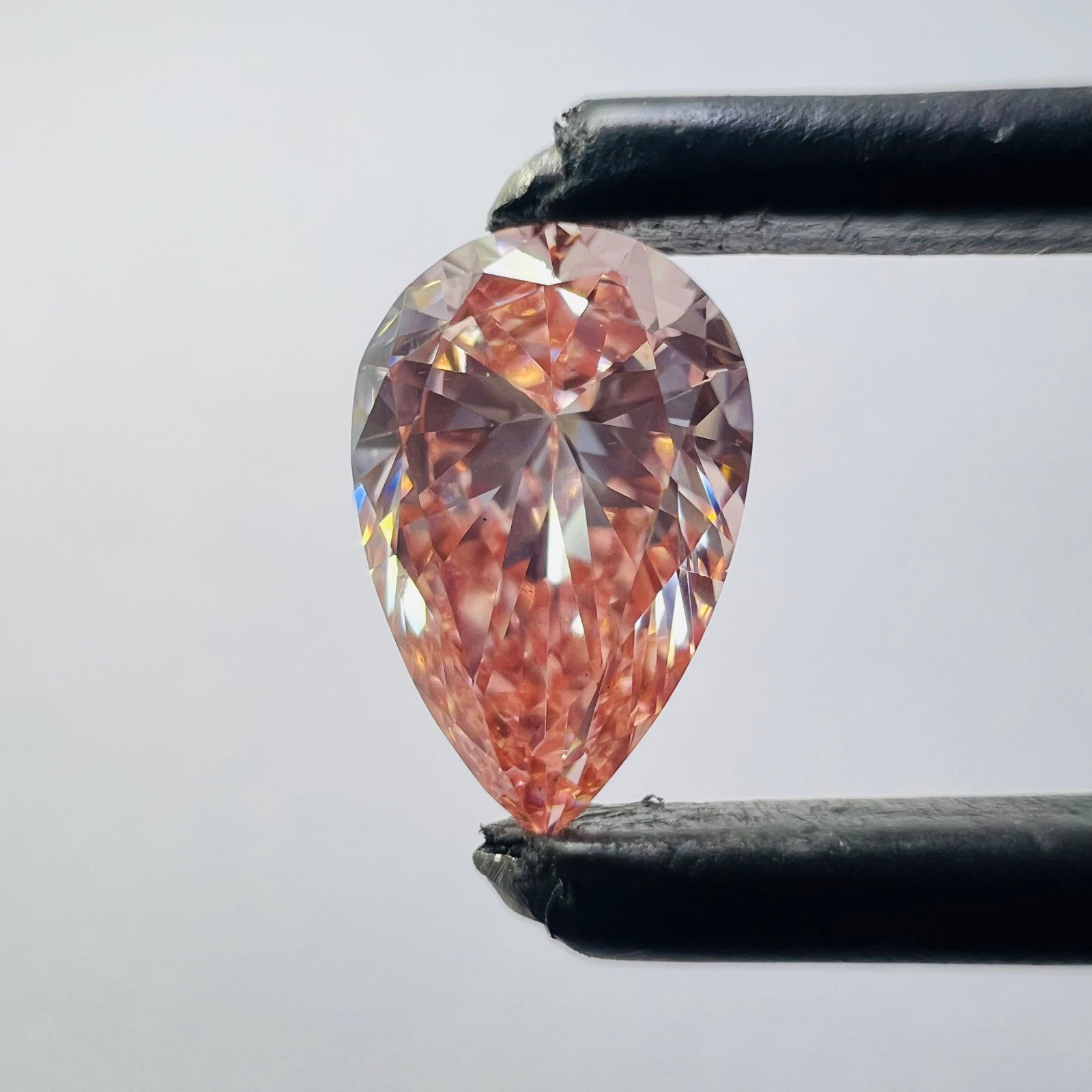 Loose Diamond - PEAR 0.54ct Pink VS1: Loose Diamond - PEAR 0.54ct Pink VS1 Source: This is a real non-mined Diamond that has been grown in a lab Shape: PEAR Carats: 0.54 Color: Pink Certification: NONE Video: