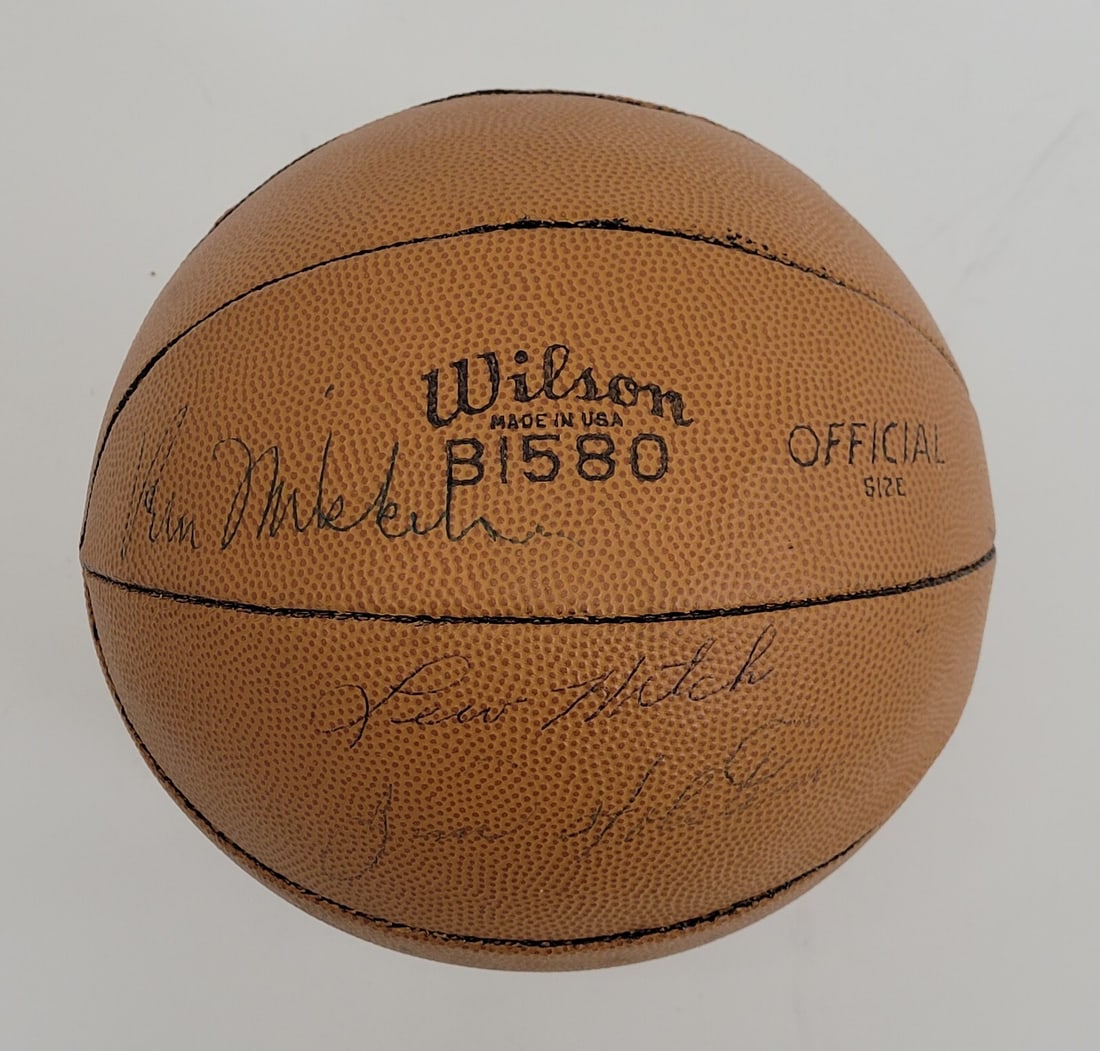 1951-52 Los Angeles Lakers Team Signed Basketball with 8 Signatures BAS: 1951-52 Los Angeles Lakers Team Signed Basketball with 8 Signatures BAS Relive the glory of the 1951-52 NBA Championship with this vintage autographed basketball from the Minneapolis Lakers. This auth