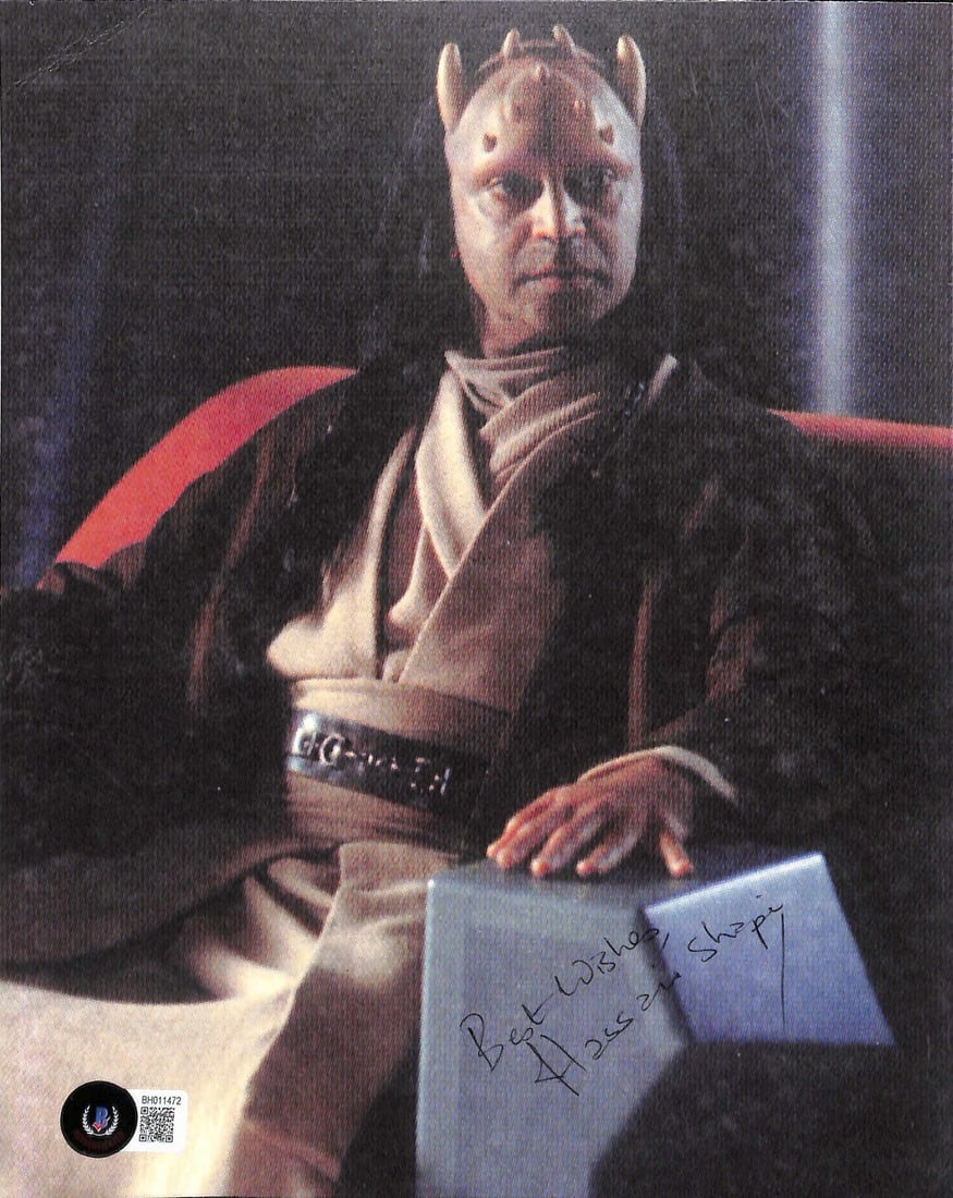 Hassani Shapi Eeth Koth Star Wars Signed 8x10 Photo Beckett LOA: Hassani Shapi Eeth Koth Star Wars Signed 8x10 Photo Beckett LOA This is an autographed 8x10 photograph of actor Hassani Shapi, who portrayed Jedi Eeth Koth in Star Wars: The Phantom Menace. The photog