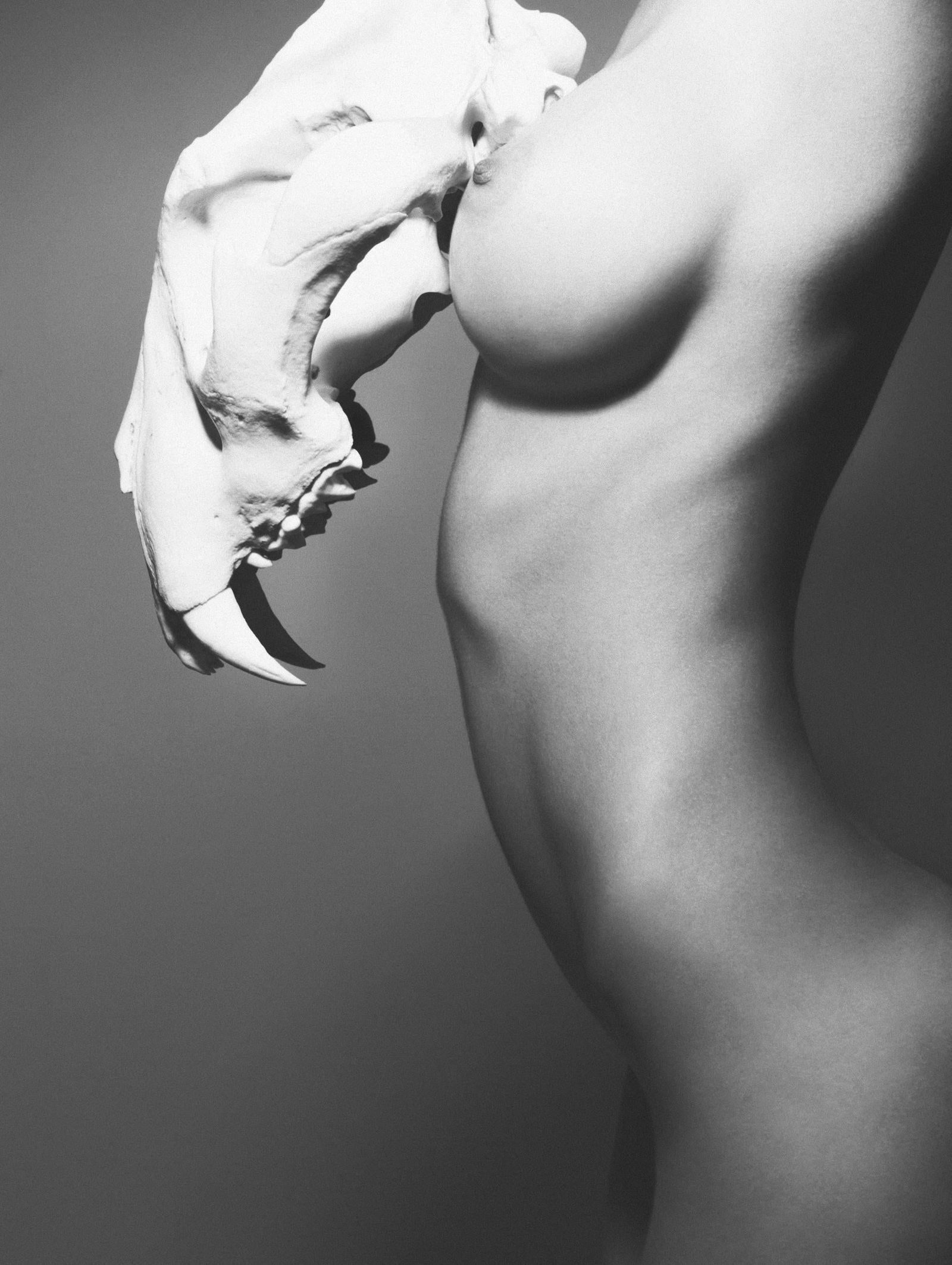 Aaron McPolin Sekhmet 20x16 Nude Archival Print Edition of 15 Signed COA: Aaron McPolin Sekhmet 20x16 Nude Archival Print Edition of 15 Signed COA This is a limited edition archival giclee print titled "Sekhmet" by Aaron McPolin, created in 2012. The nude photograph is part