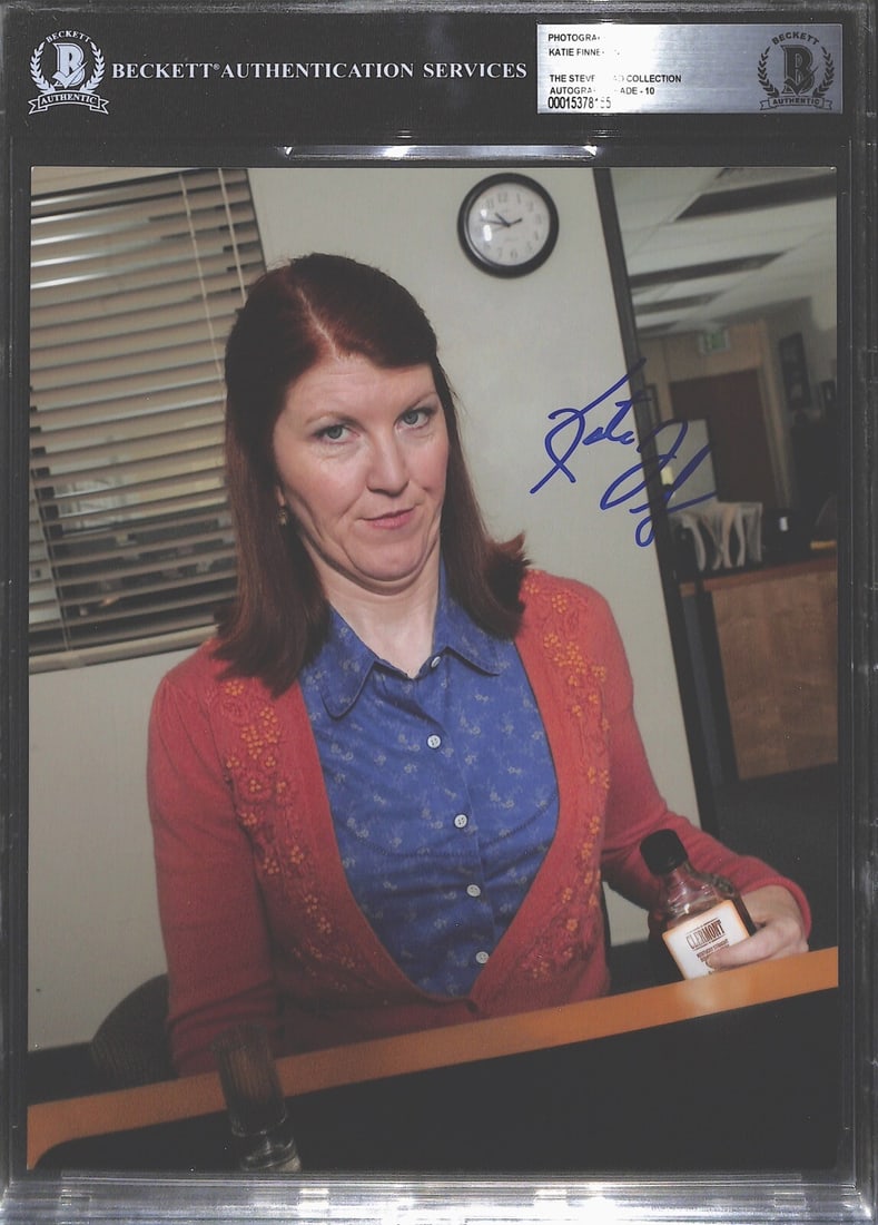 Kate Flannery Autographed 8x10 Photo as Meredith Beckett 10 The Office: Kate Flannery Autographed 8x10 Photo as Meredith Beckett 10 The Office This is an 8x10 photograph signed by Kate Flannery, known for her role as Meredith in the TV series The Office. The autograph, ex