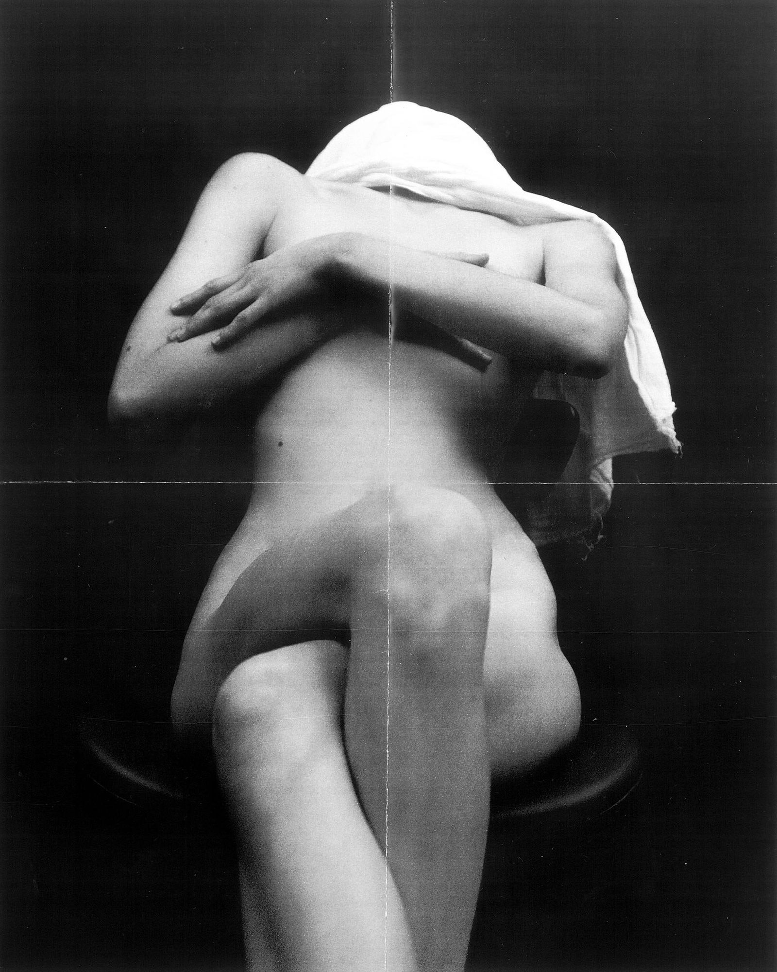 Kseniya Vashchenko Nothing Personal Nude Photography 49 x 39 Ed. of 3: Kseniya Vashchenko Nothing Personal Nude Photography 49 x 39 Ed. of 3 This striking nude photography piece titled "Nothing Personal" by Kseniya Vashchenko is a captivating exploration of human existen