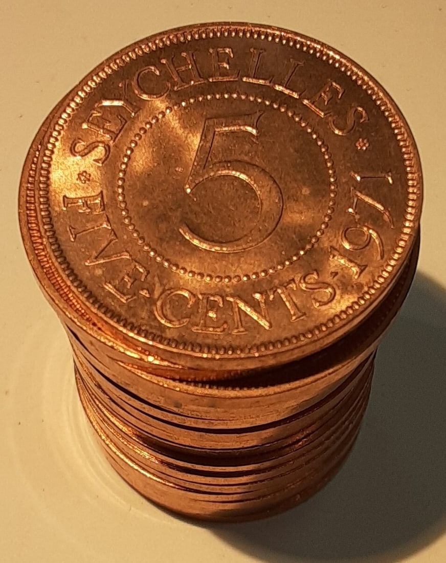 Roll of 20 Uncirculated 1971 Seychelles 5 Cent Bronze Coins Queen Elizabeth II: Roll of 20 Uncirculated 1971 Seychelles 5 Cent Bronze Coins Queen Elizabeth II This roll contains 20 uncirculated 1971 Seychelles 5 Cent bronze coins, each featuring a bust of Queen Elizabeth II on th