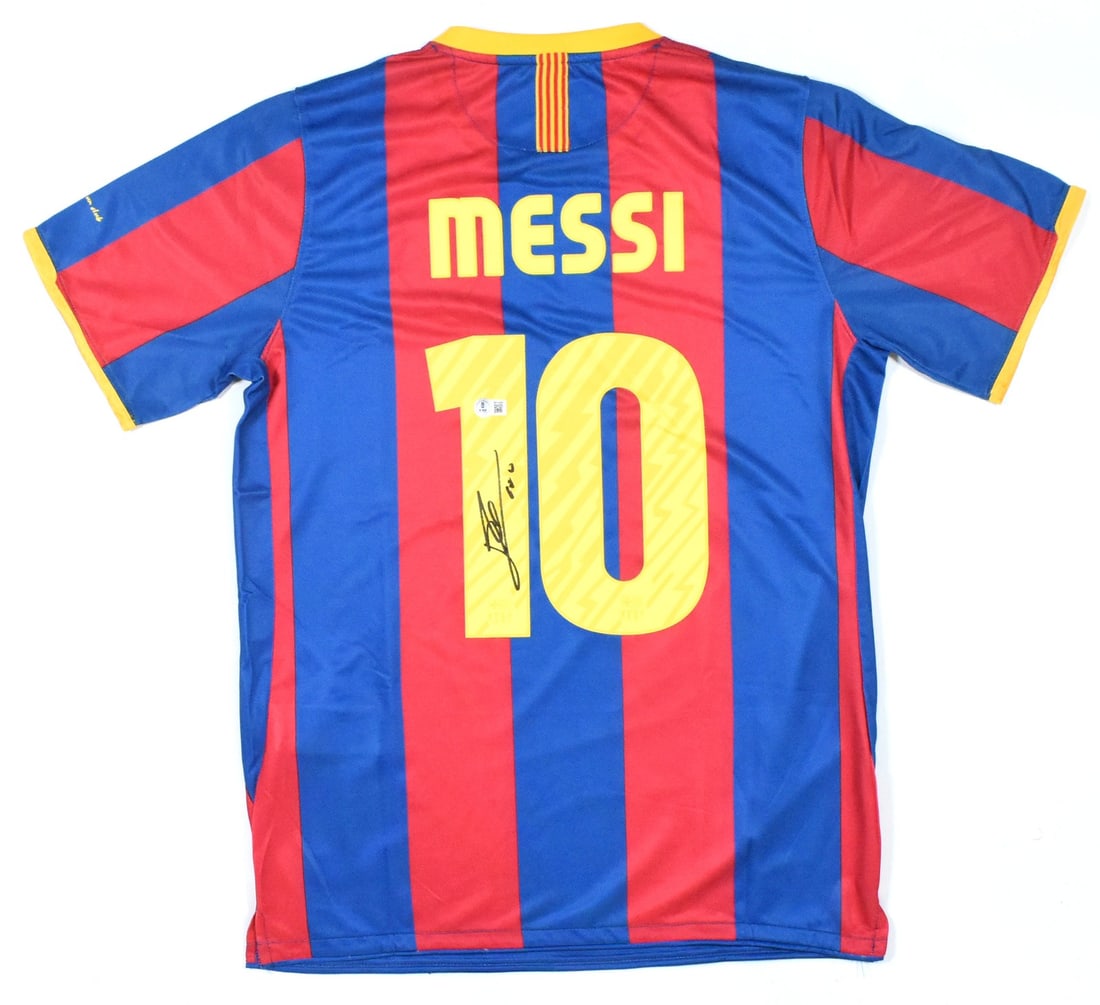 Lionel Messi Autographed FC Barcelona Home Jersey #10 Beckett Hologram: Lionel Messi Autographed FC Barcelona Home Jersey #10 Beckett Hologram This is an original FC Barcelona home soccer jersey, signed by the legendary player Lionel Messi, number 10. The jersey showcases