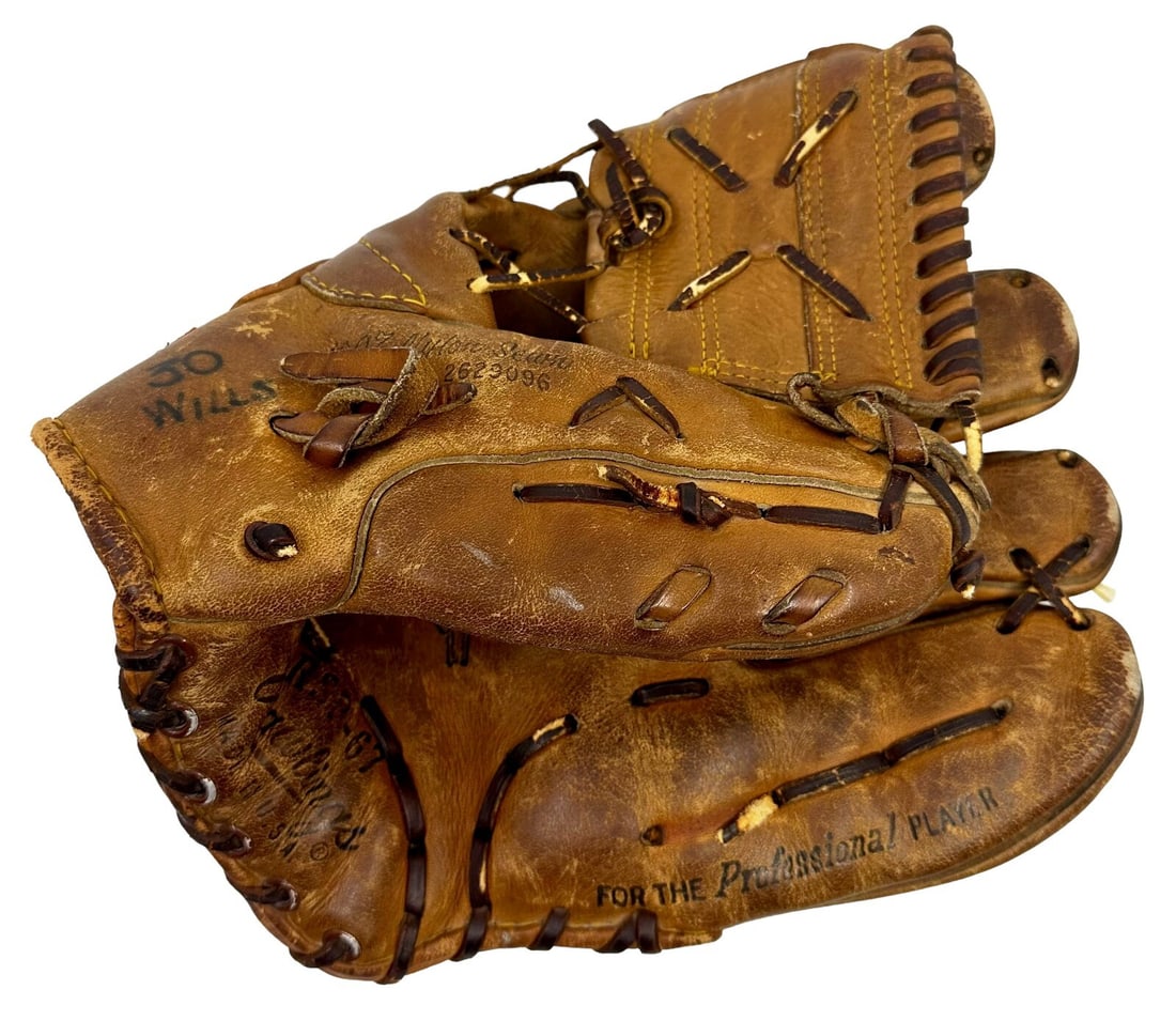 1967 Maury Wills Game Used Baseball Glove Rawlings RSP-67 PSA DNA Brooklyn Dodgers: 1967 Maury Wills Game Used Baseball Glove Rawlings RSP-67 PSA DNA Brooklyn Dodgers This 1967 Maury Wills game-used baseball glove is a remarkable piece of memorabilia from the legendary Brooklyn Dodge