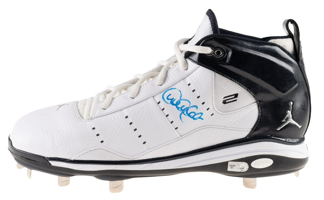 Derek Jeter Signed Game Model Cleat with Steiner MLB Authentication (1 of 4)