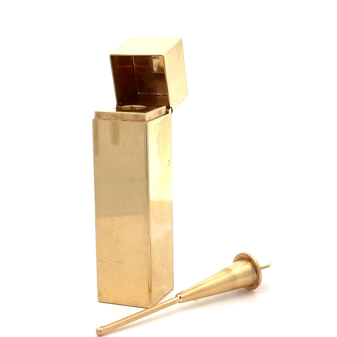 Vintage Cartier 14K Yellow Gold Perfume Bottle Container: Vintage Cartier 14K Yellow Gold Perfume Bottle Container This exquisite vintage portable perfume bottle container from Cartier is crafted from solid 14k yellow gold, showcasing a timeless design. Weig