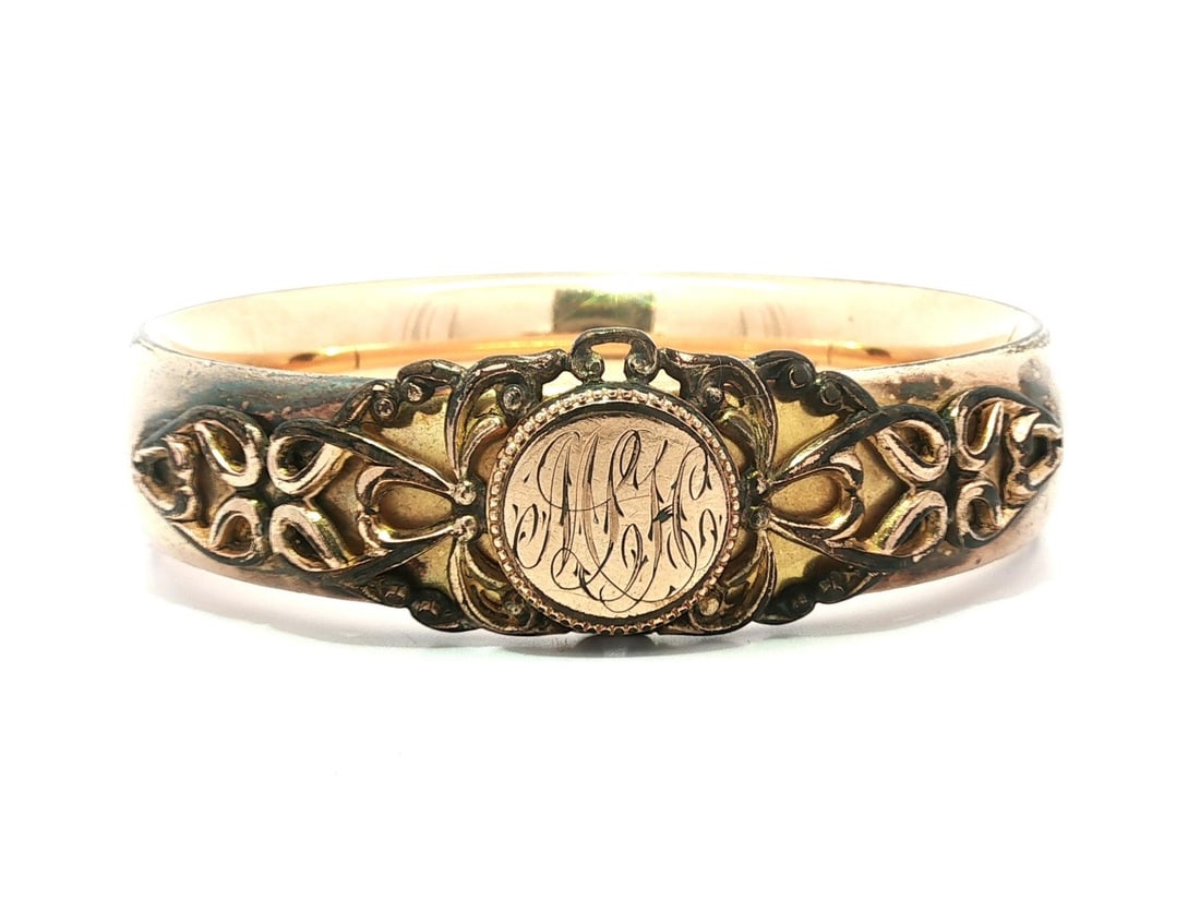 Victorian Era Gold Filled Hinged Bangle With Monogram Engraving: Victorian Era Gold Filled Hinged Bangle With Monogram Engraving This antique Victorian bangle bracelet is crafted from solid gold filled metal and features a large monogram engraving. The hinged open