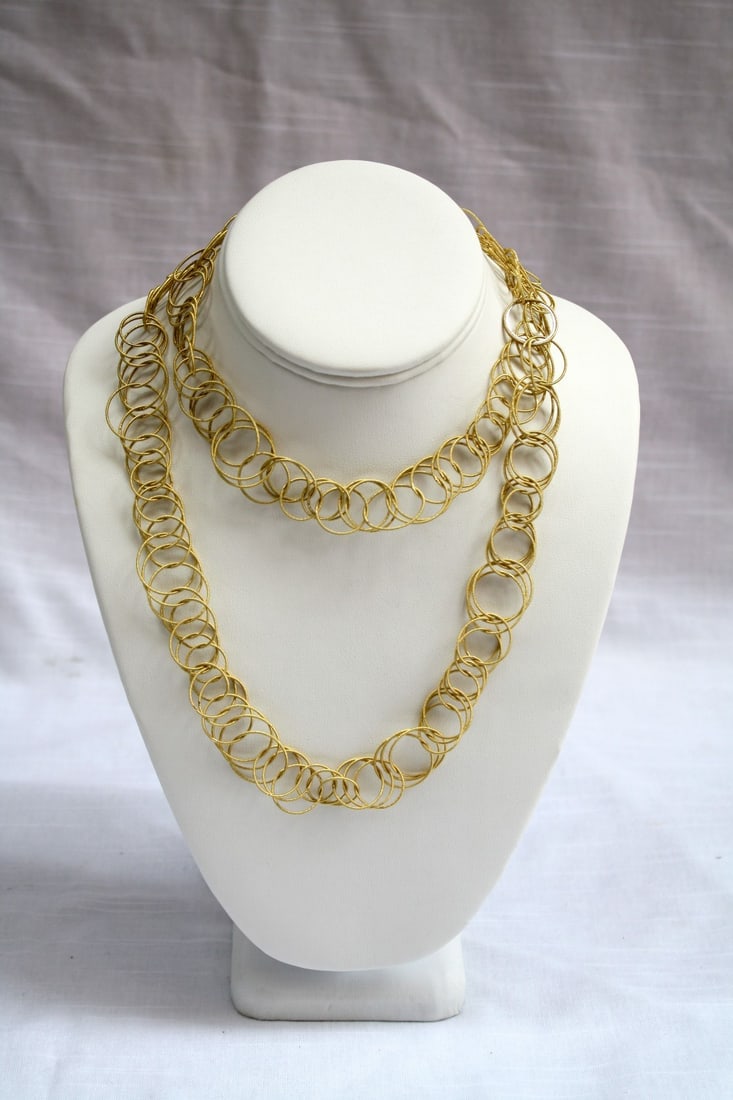 Buccellati 18K Yellow Gold Necklace 37" Long 76.8 Grams Original: Buccellati 18K Yellow Gold Necklace 37" Long 76.8 Grams Original This stunning original Italian Buccellati necklace features exquisite craftsmanship in 18K yellow gold. It showcases intricate detailin