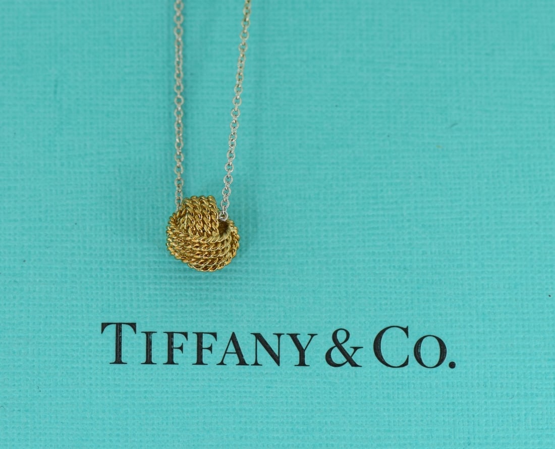 Tiffany & Co 18K Sterling Silver Pendant Necklace 16 inches Authentic: Tiffany & Co 18K Sterling Silver Pendant Necklace 16 inches Authentic This elegant pendant necklace from Tiffany & Co. is crafted from high-quality sterling silver, featuring a metal purity of 925. Th