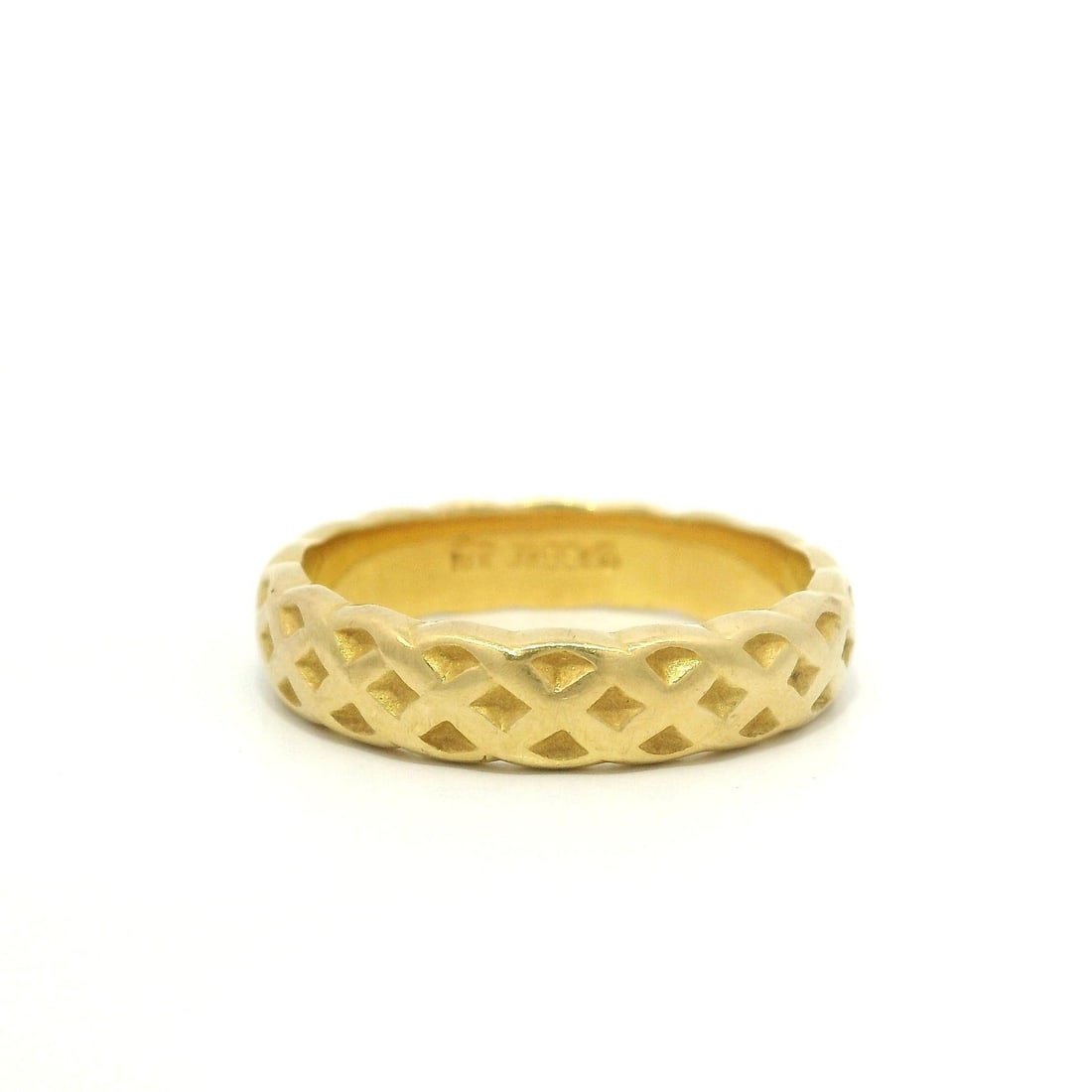 Jabel 18k Yellow Gold 4.6mm Lattice Eternity Wedding Band Ring: Jabel 18k Yellow Gold 4.6mm Lattice Eternity Wedding Band Ring This exquisite Jabel wedding band ring features a stunning lattice pattern crafted from solid 18k yellow gold. With a width of 4.6mm, thi