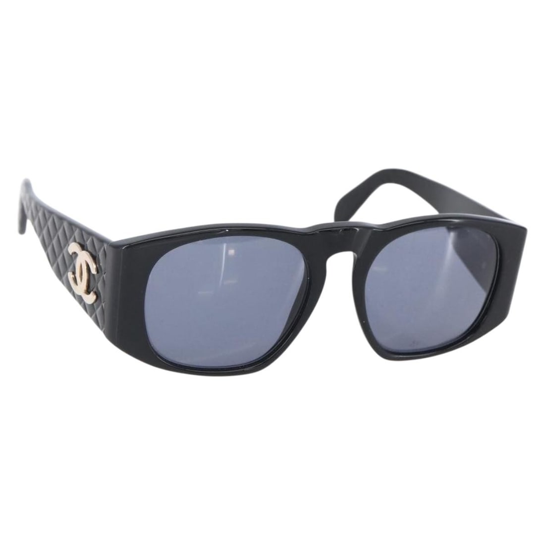 Chanel Black Plastic Logo CC Women's Sunglasses: Chanel Black Plastic Logo CC Women's Sunglasses This pair of Chanel Logo CC sunglasses features a black plastic frame, designed for women. The sunglasses are pre-owned and in good condition, with some