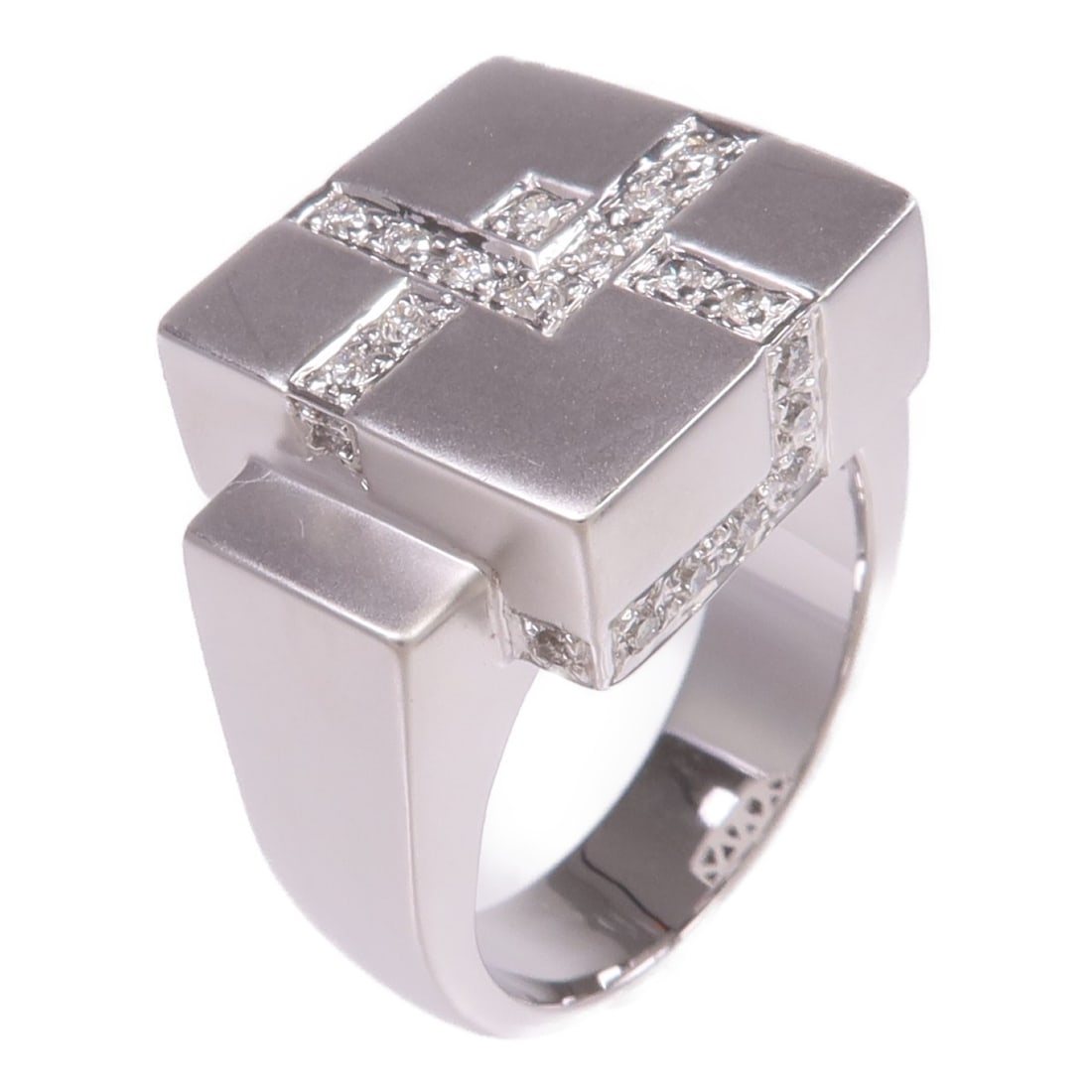 Diamond Ring in 18K White Gold Size 9: Diamond Ring in 18K White Gold Size 9 This elegant ring features a diamond set in 18K white gold. The ring is designed in a regular size 9 and showcases a clear diamond as its main stone. The item is