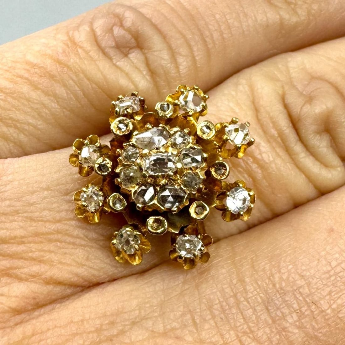 Victorian 18K Yellow Gold Ring with 24 Rose Cut Diamonds 1.10 Ct: Victorian 18K Yellow Gold Ring with 24 Rose Cut Diamonds 1.10 Ct This exquisite Victorian ring features a stunning design crafted in 18K yellow gold. It is adorned with 24 rose cut diamonds, with a to