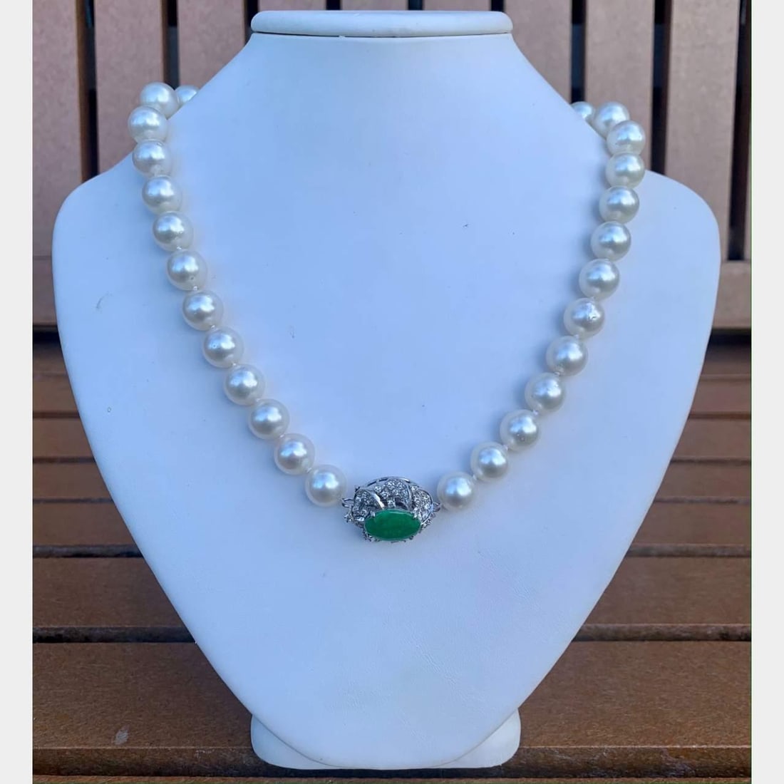 South Sea Pearl Jade Clasp Necklace 48 Diamonds 1.50 Ct: South Sea Pearl Jade Clasp Necklace 48 Diamonds 1.50 Ct This exquisite South Sea Pearl and Jade Clasp Necklace features lustrous South Sea pearls with sizes ranging from 13.65mm to 11.02mm. The neckla