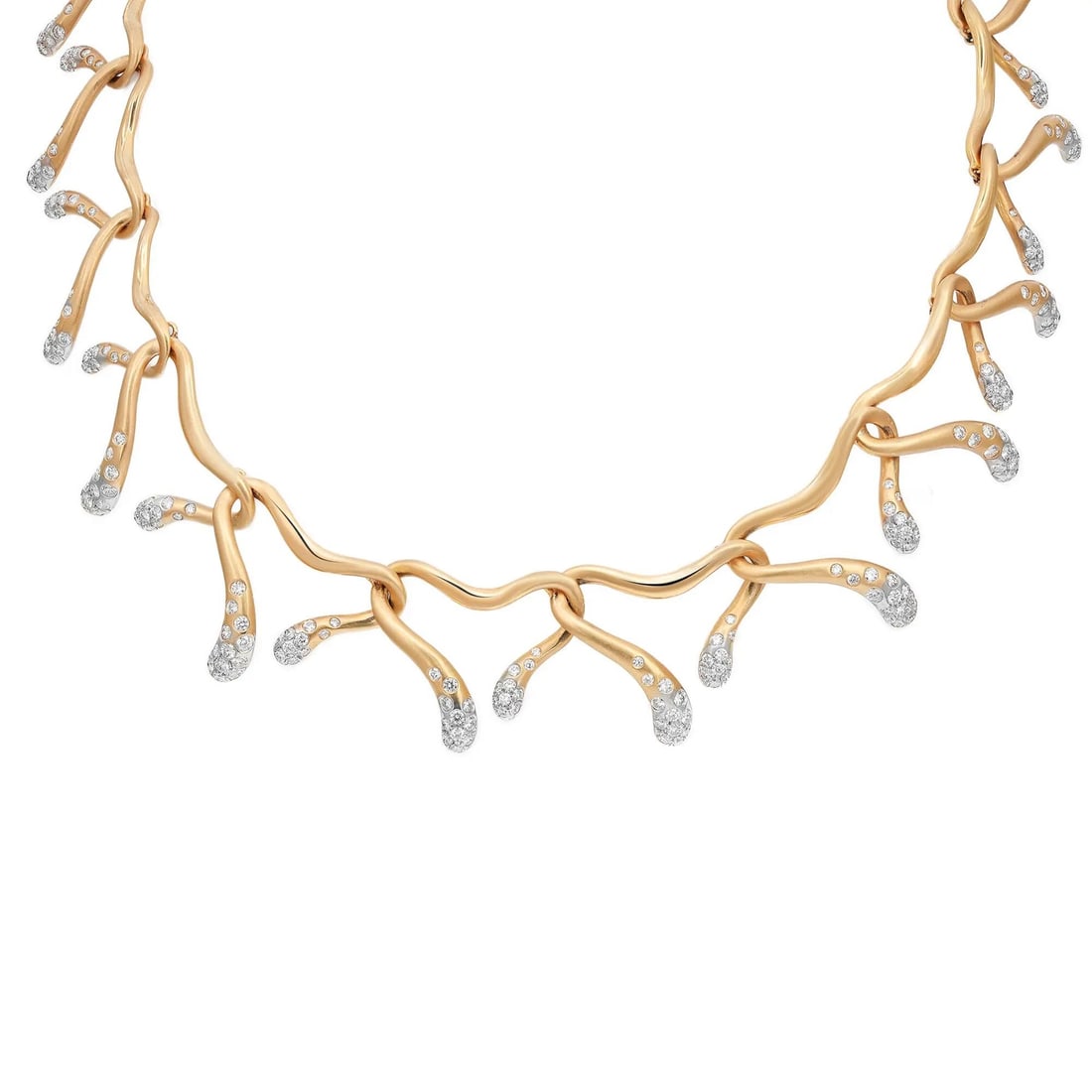 Angela Cummings 18K Yellow Gold Diamond Choker Necklace 9.73Cttw: Angela Cummings 18K Yellow Gold Diamond Choker Necklace 9.73Cttw This exquisite Angela Cummings necklace is a stunning blend of elegance and luxury, crafted from 18K yellow gold and adorned with a rem